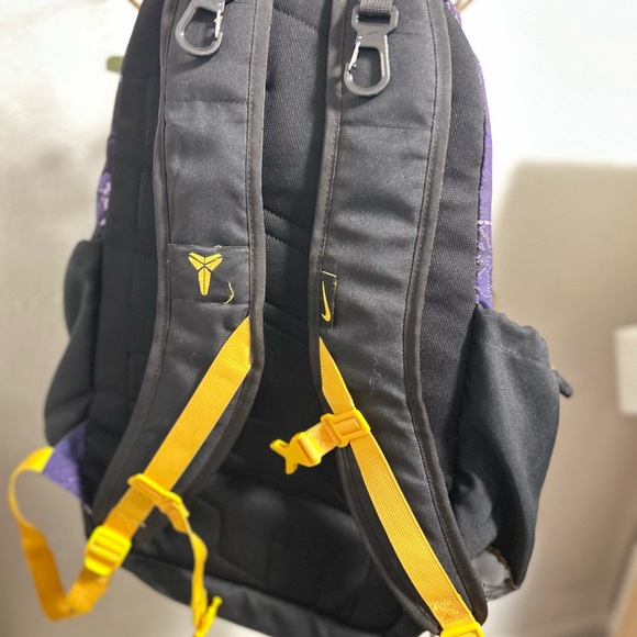 Nike Kobe Mamba Backpack BA5088-557 – Purple Gold Snake Print – Basketball Gym B - Picture 11 of 13